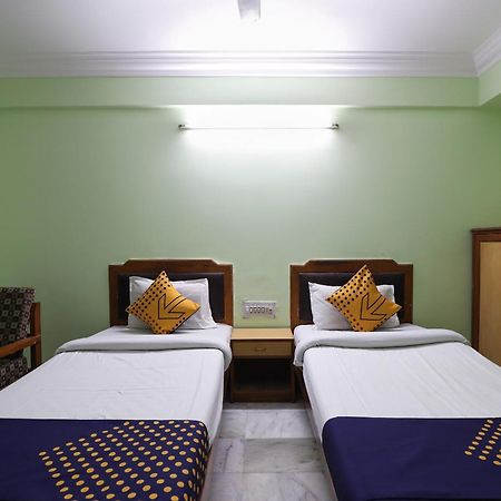 Spot On Hotel Hilltop Vadodara Bagian luar foto