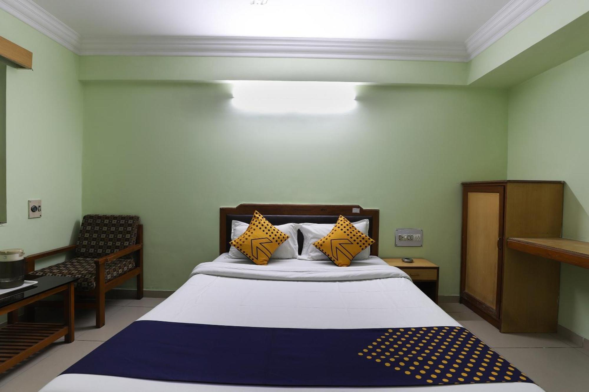 Spot On Hotel Hilltop Vadodara Bagian luar foto