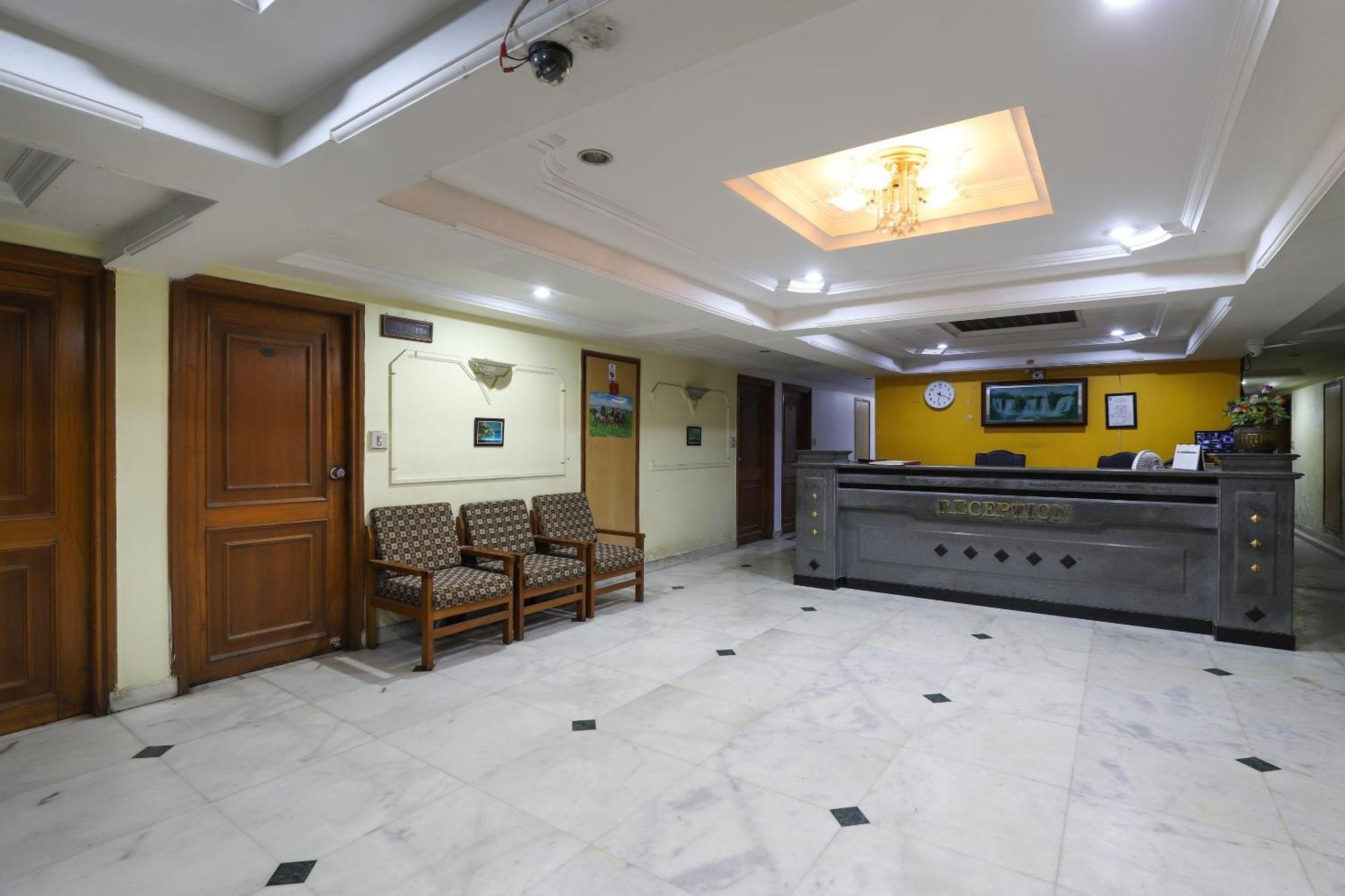 Spot On Hotel Hilltop Vadodara Bagian luar foto