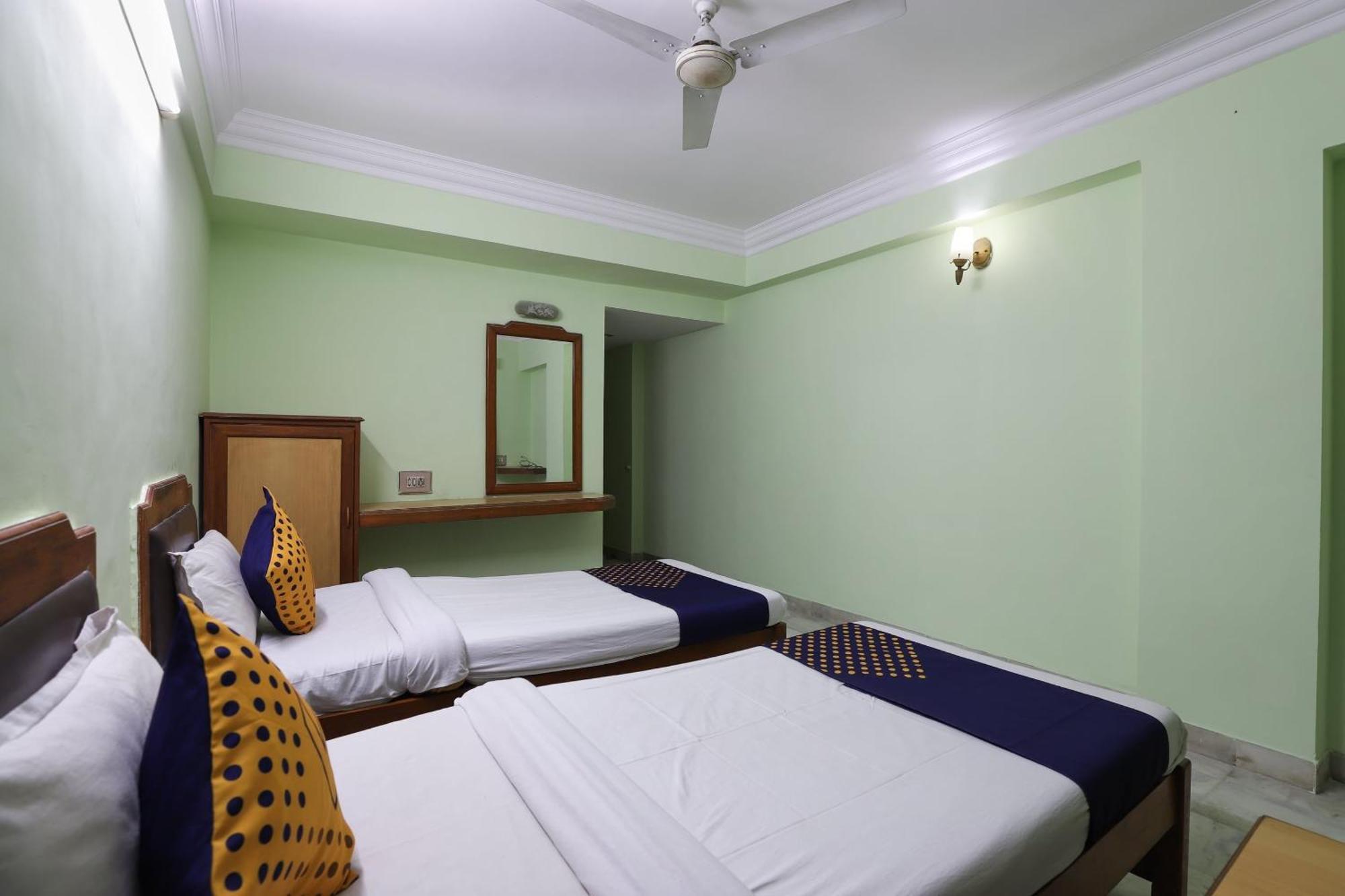 Spot On Hotel Hilltop Vadodara Bagian luar foto