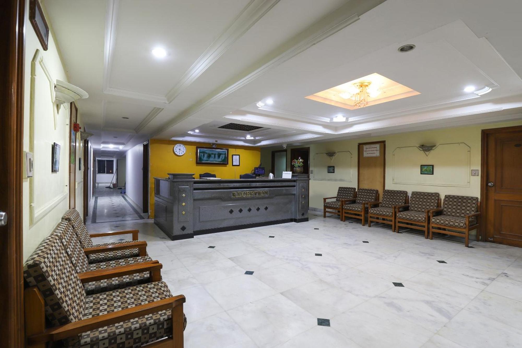 Spot On Hotel Hilltop Vadodara Bagian luar foto