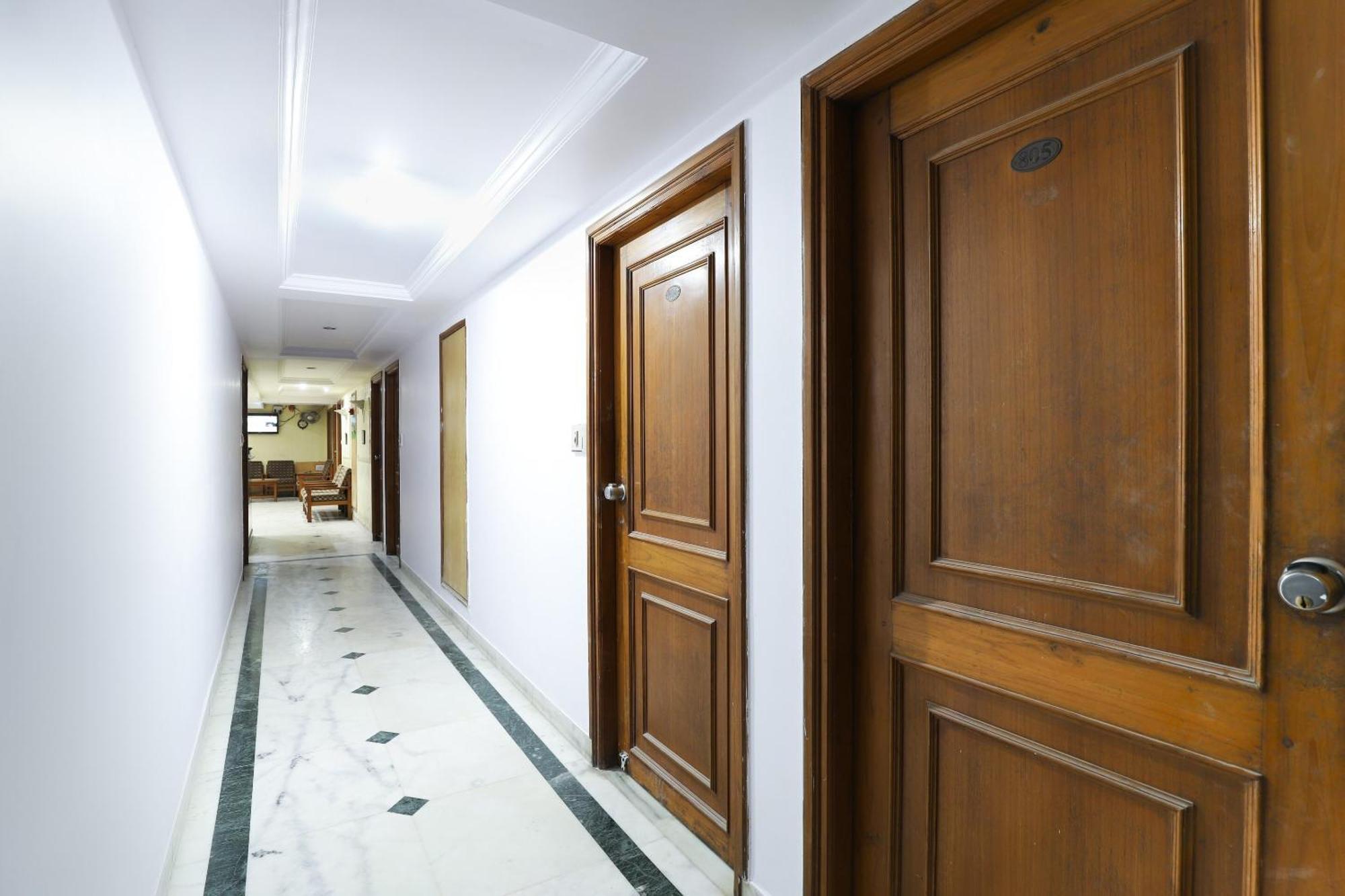 Spot On Hotel Hilltop Vadodara Bagian luar foto