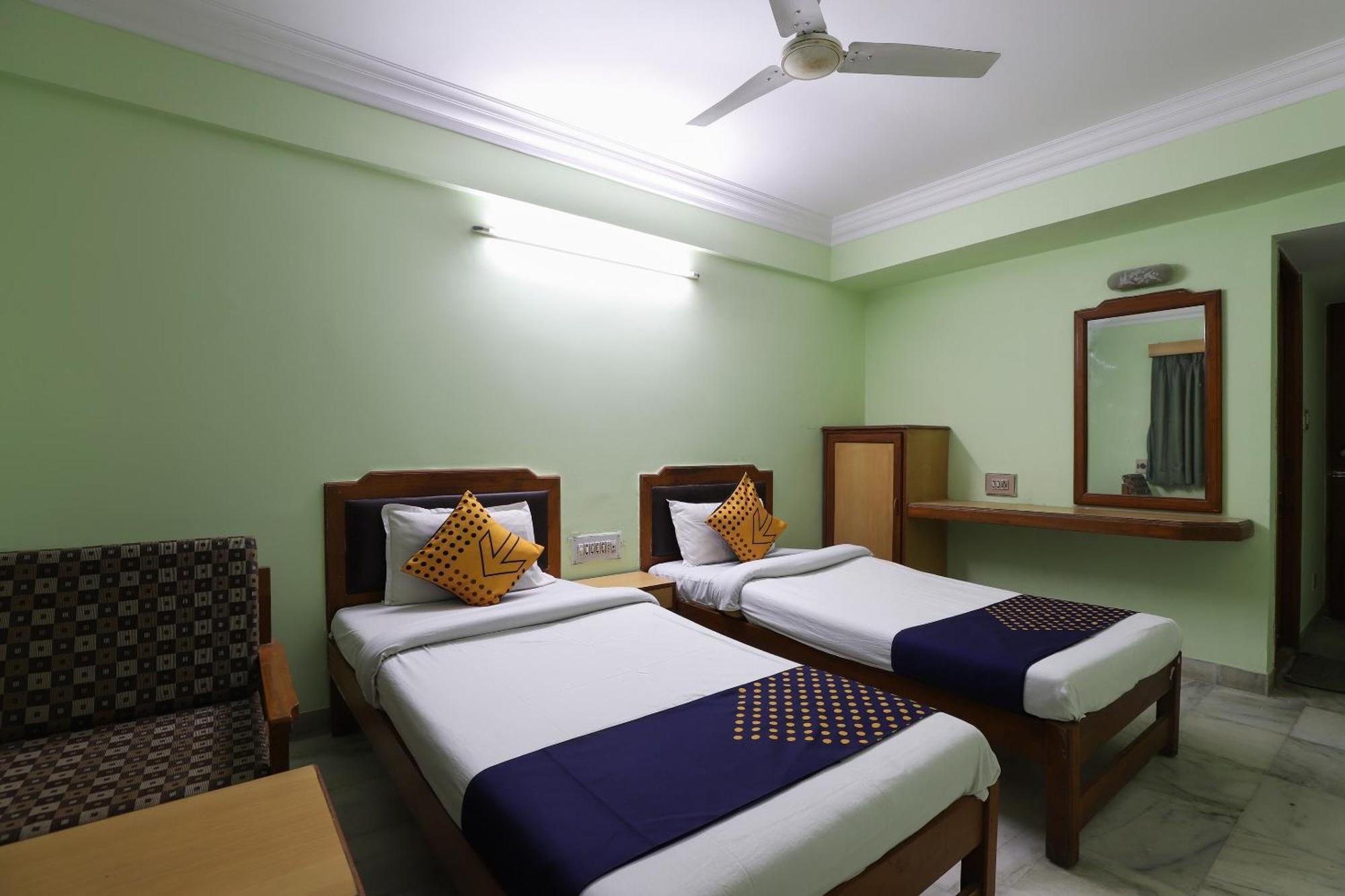 Spot On Hotel Hilltop Vadodara Bagian luar foto