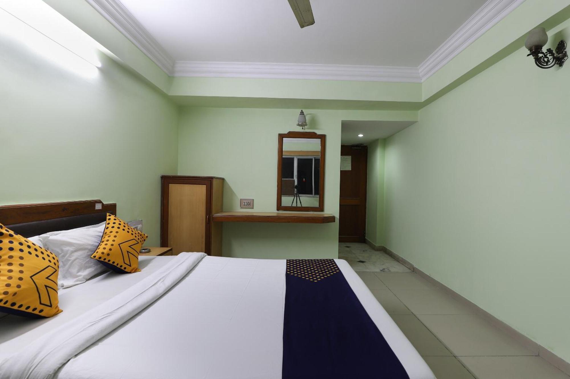 Spot On Hotel Hilltop Vadodara Bagian luar foto