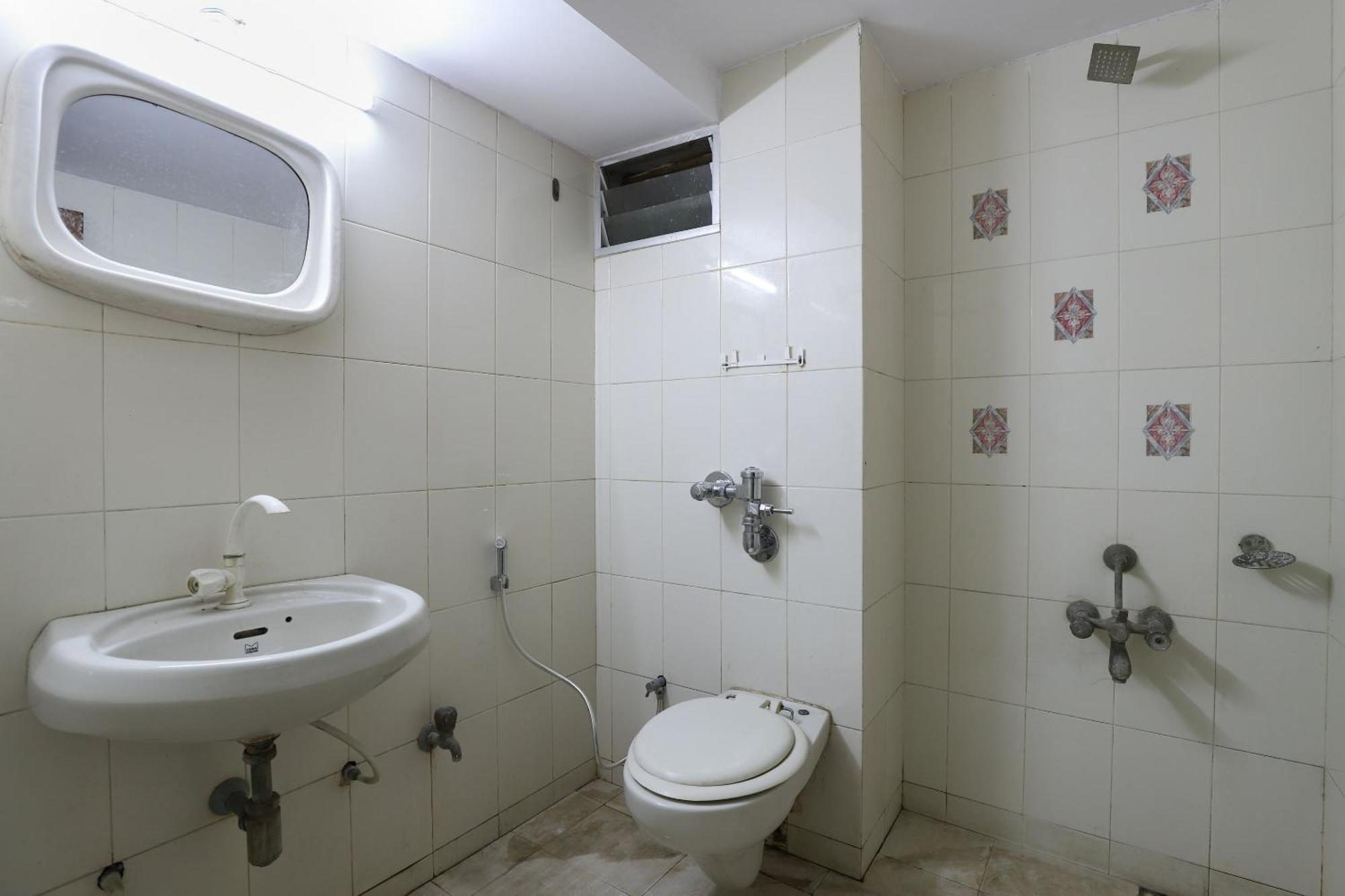 Spot On Hotel Hilltop Vadodara Bagian luar foto