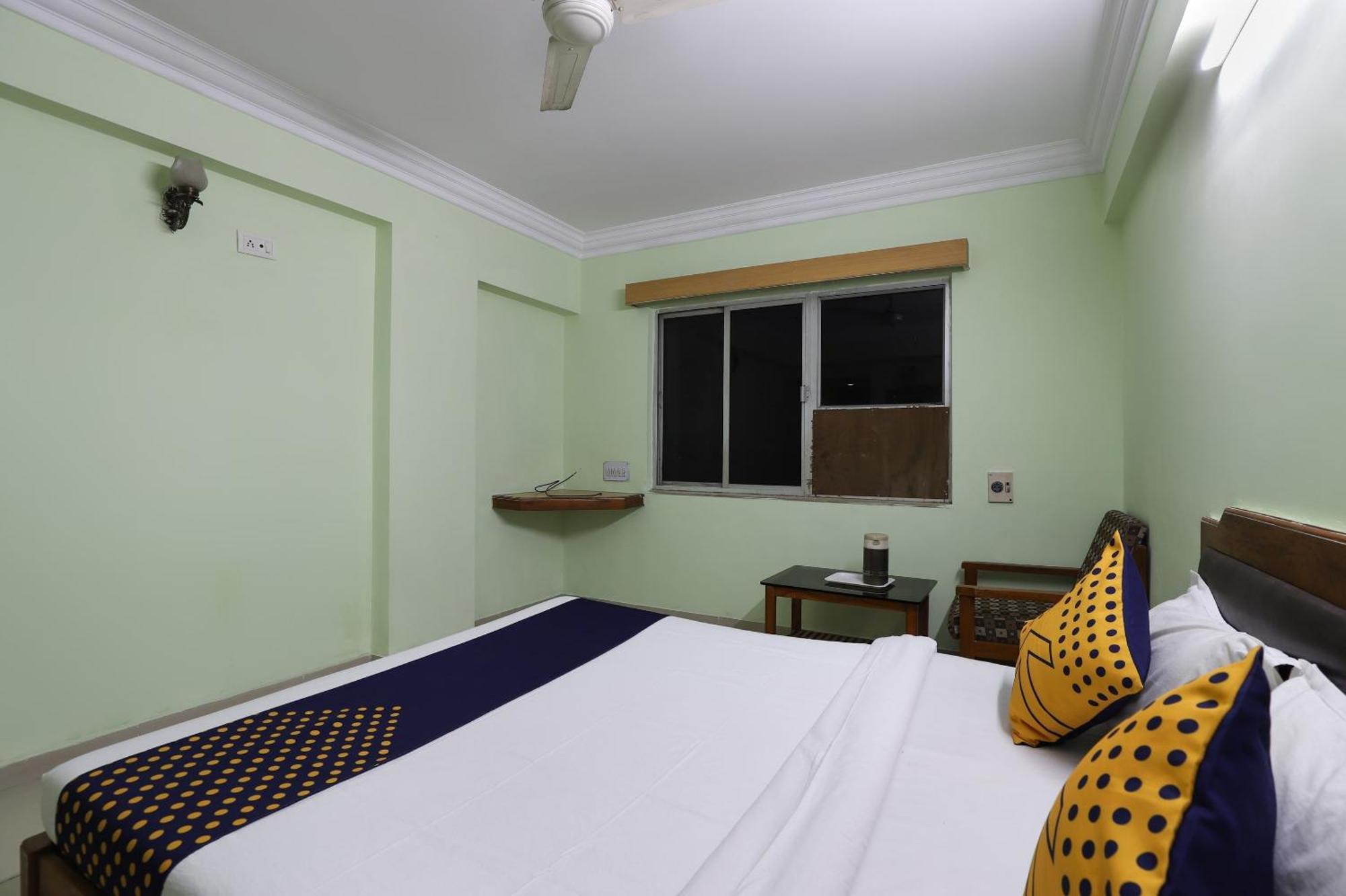 Spot On Hotel Hilltop Vadodara Bagian luar foto